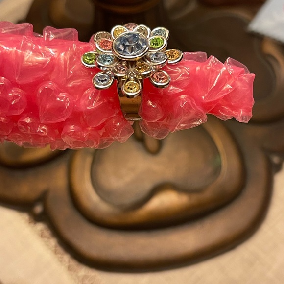 Flower shape crystal ring. - Picture 3 of 4